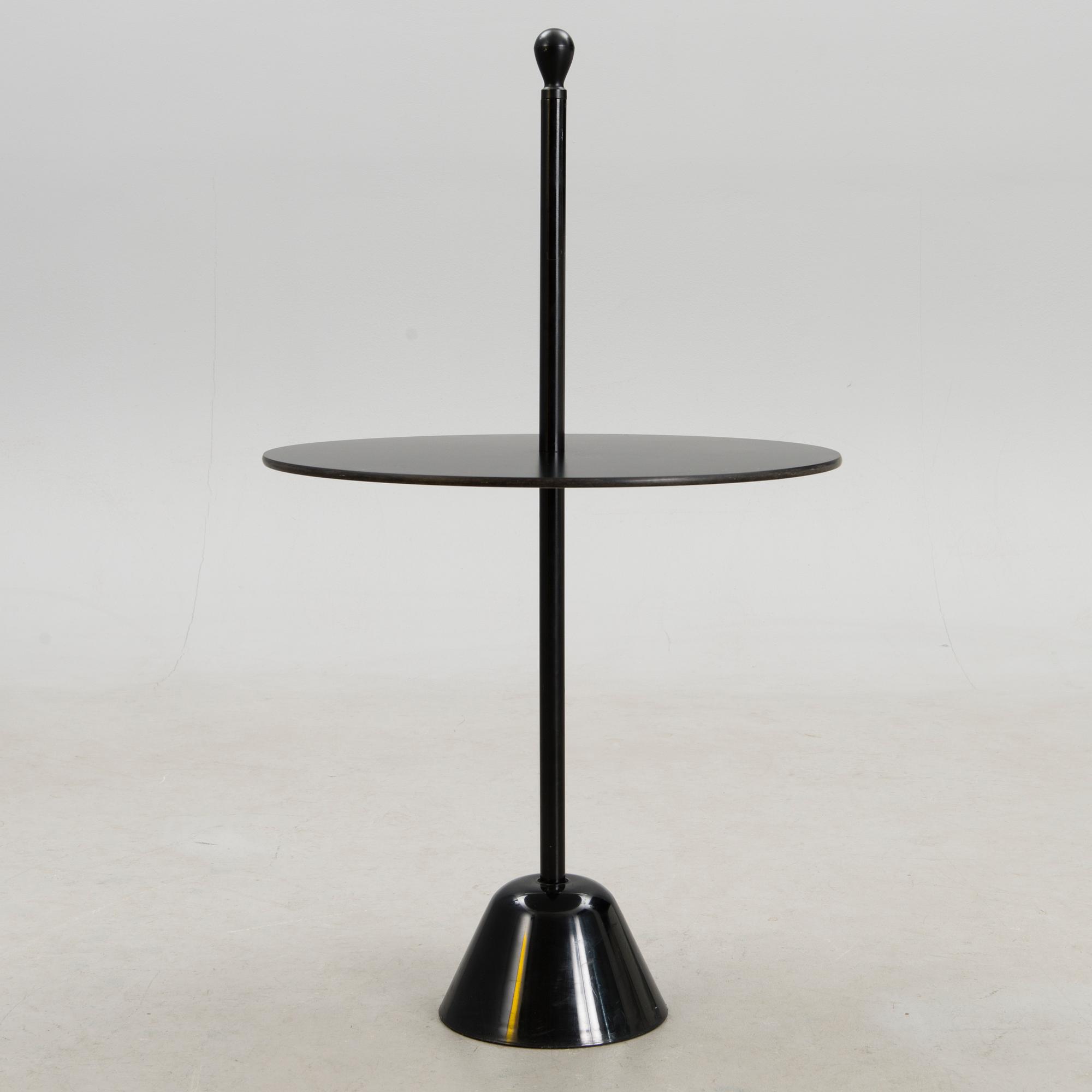 ACHILLE CASTIGLIONI, SIVUPÖYTÄ, "Servomuto", Zanotta, Italia. Malli muotoiltu v. 1974.