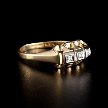 RING, 18K guld/vitguld. 8/8 slipade diamanter ca 0.045 ct. Vikt 4,5 g.