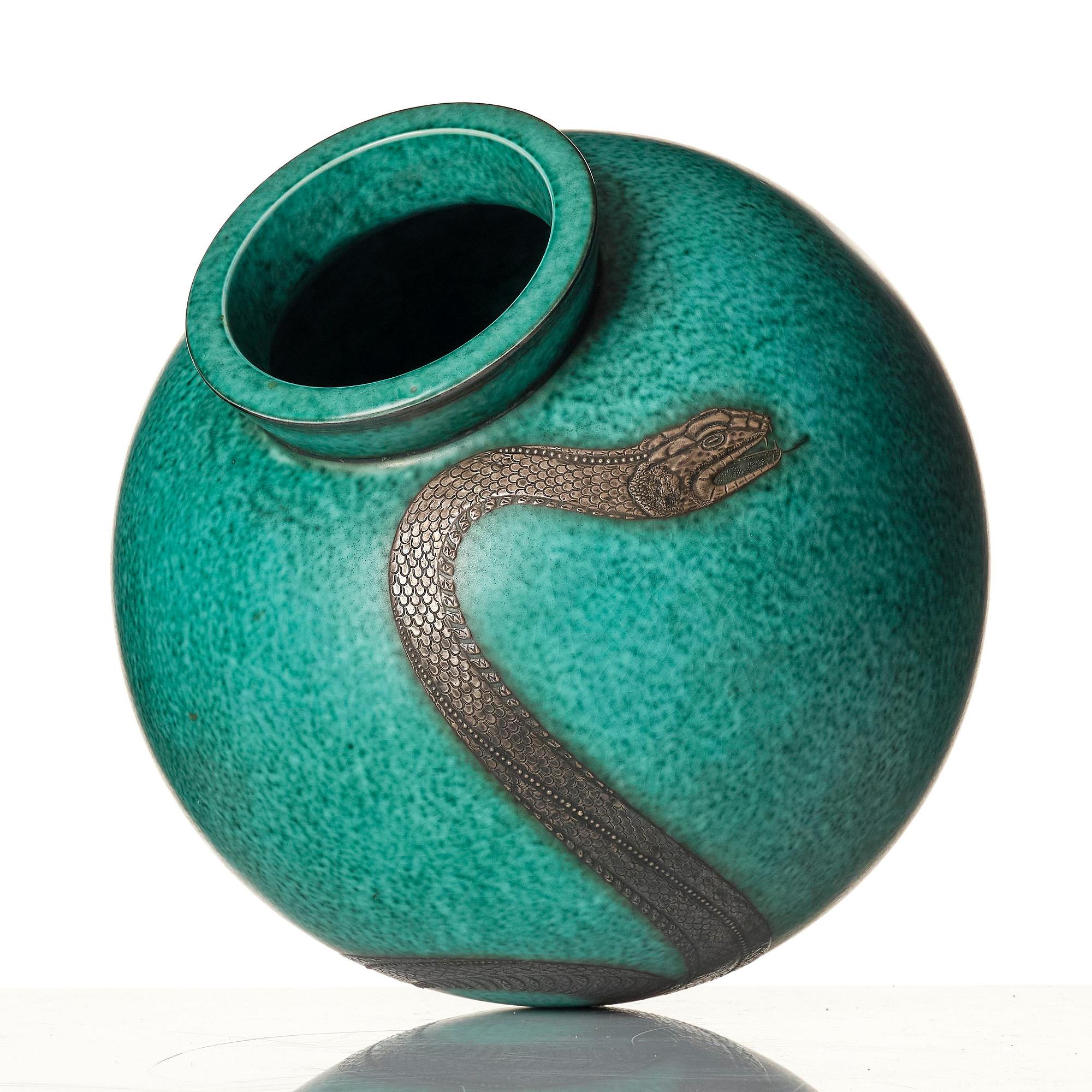 Wilhelm Kåge, an "Argenta" stoneware vase, Gustavsberg, Sweden, 1939, model no. 1042.