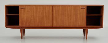 SIDEBOARD. Clausen & Son. Danmark. 1900-talets tredje kvartal.