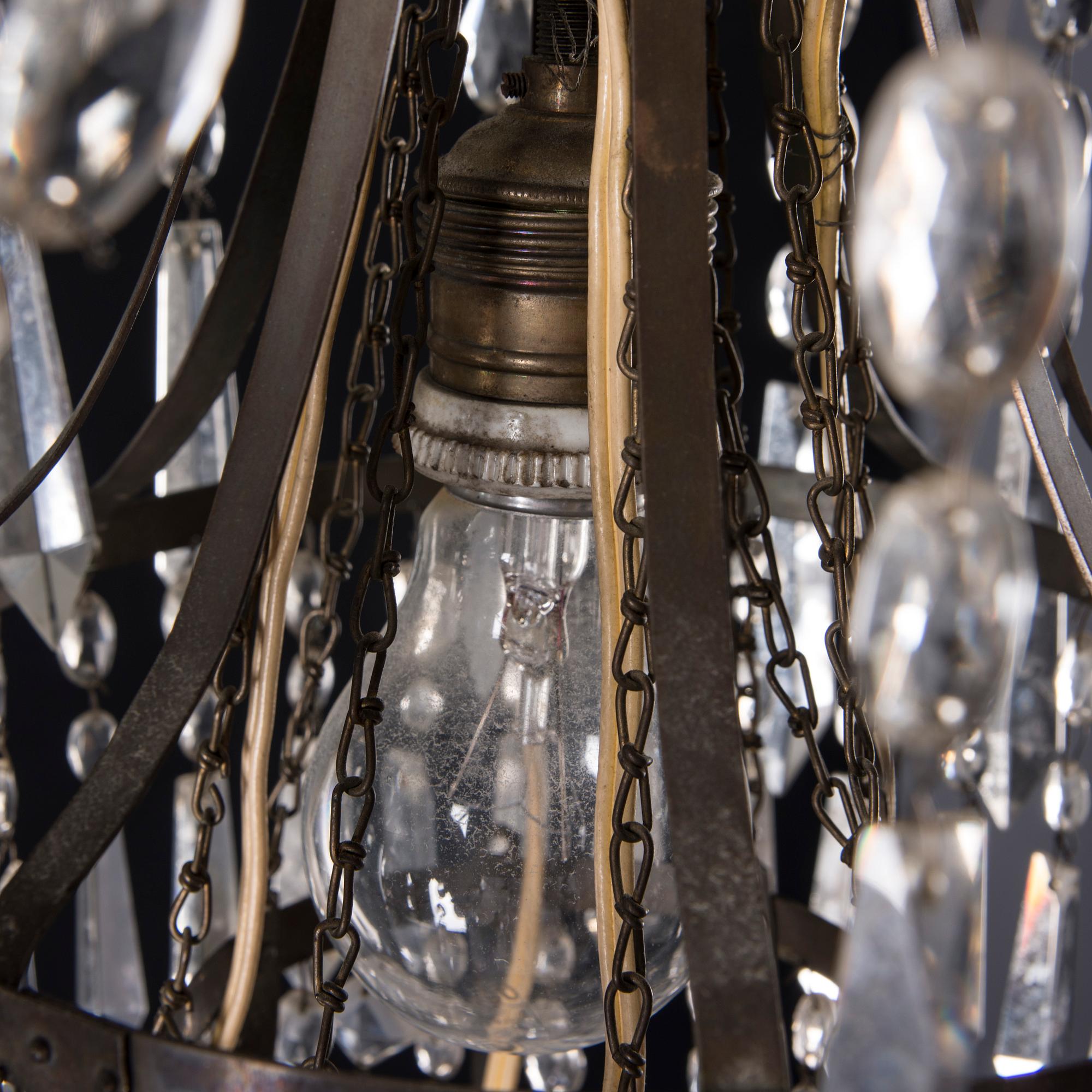 TAKKRONA, gustaviansk stil, 1800-talets senare hälft. Höjd 104 cm.