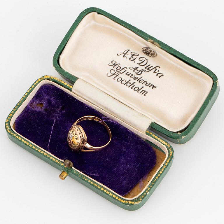 18K gold ring, 1896.