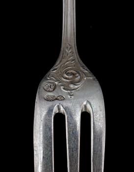 FISKBESTICK samt TÅRTGAFFLAR, 30 delar, silver, bland annat Torndalh-Ekström AB, Stockholm 1920. Tot ca 1310 g.