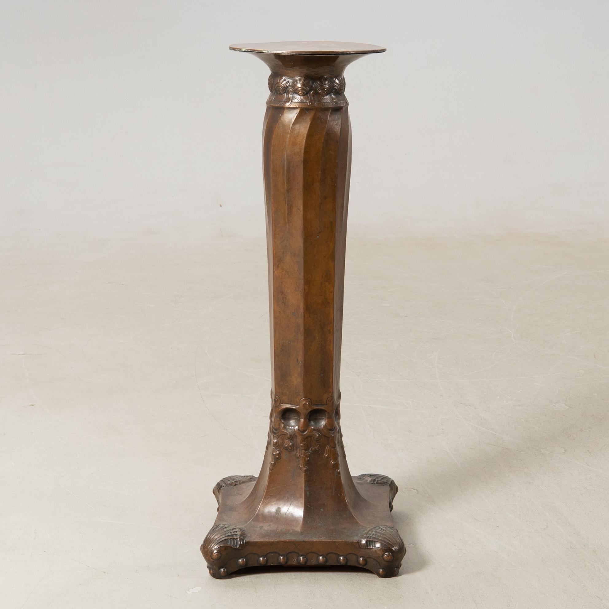 Pedestal, Art Nouveau early 20th century.