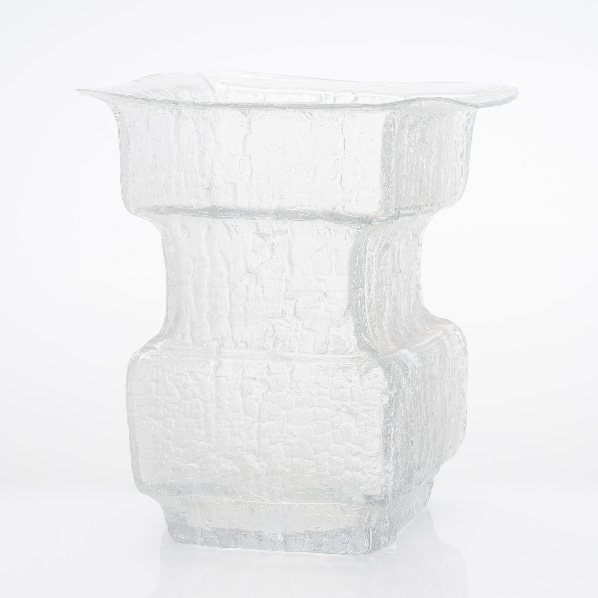 Timo Sarpaneva, a vase from the Finlandia series for Iittala. In production 1964-1970.