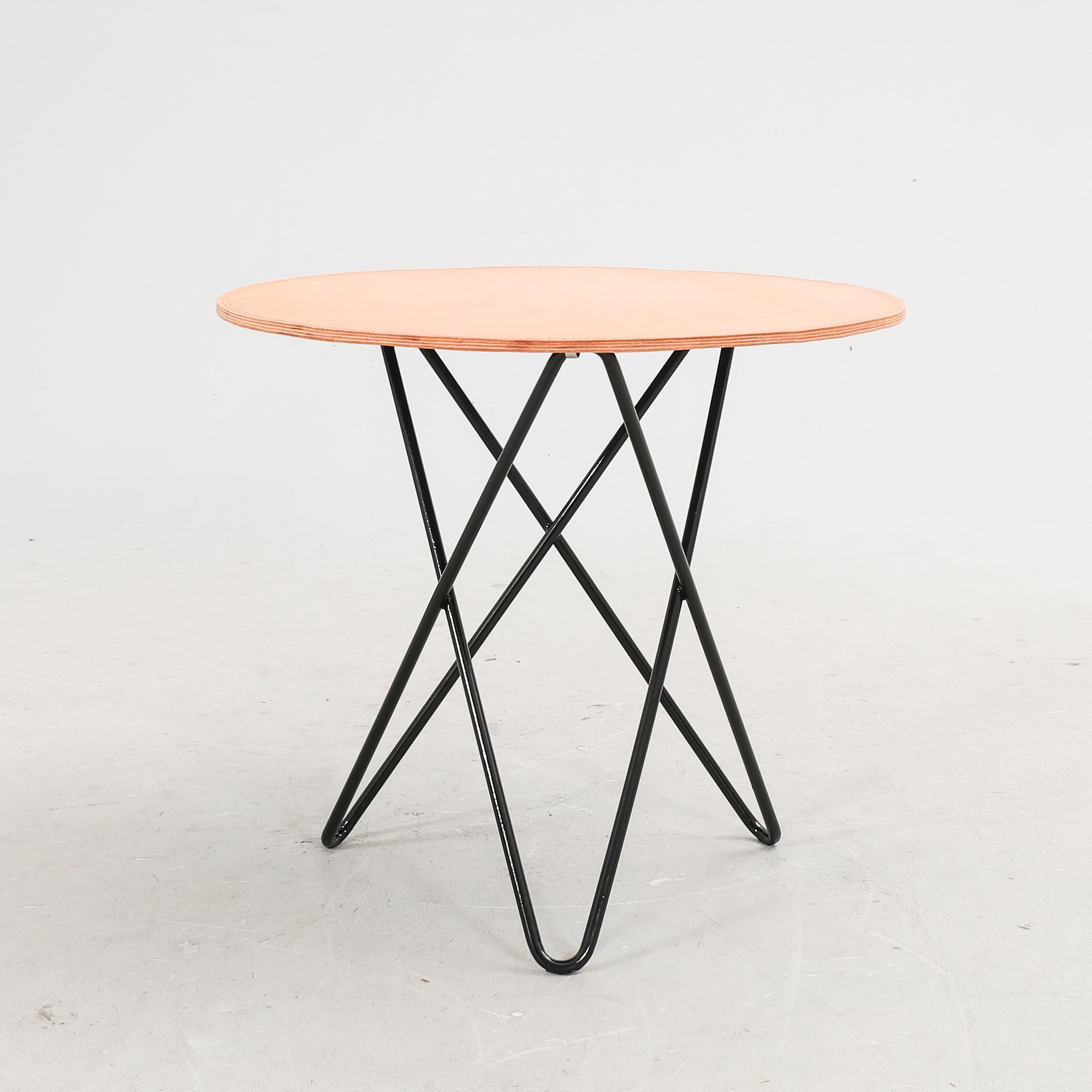 Dennis Marquat, bord, "O table" för OX Denmarq, 2022 Danmark.