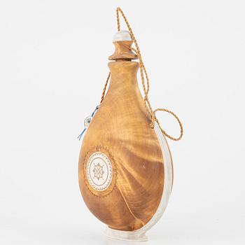 Anders Sunna,  a birch and reindeer horn flask.