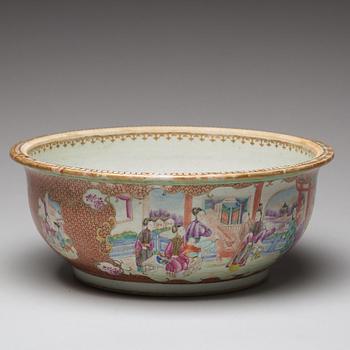 A large famille rose bowl, Qing dynasty, Qianlong (1736-95).