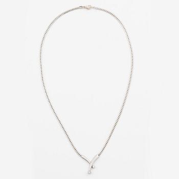 Necklace 9K white gold with brilliant-cut diamonds.