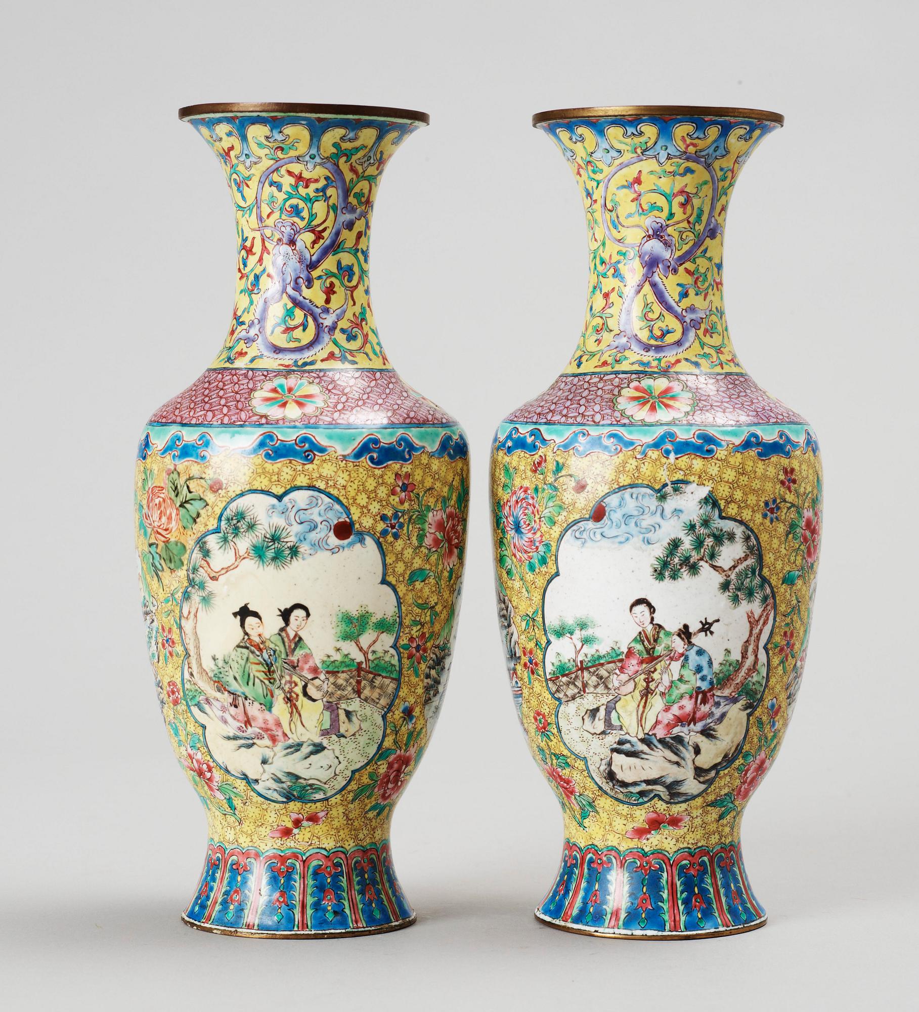 VASER ett par. cloisonné. Kina. 1900-tal.