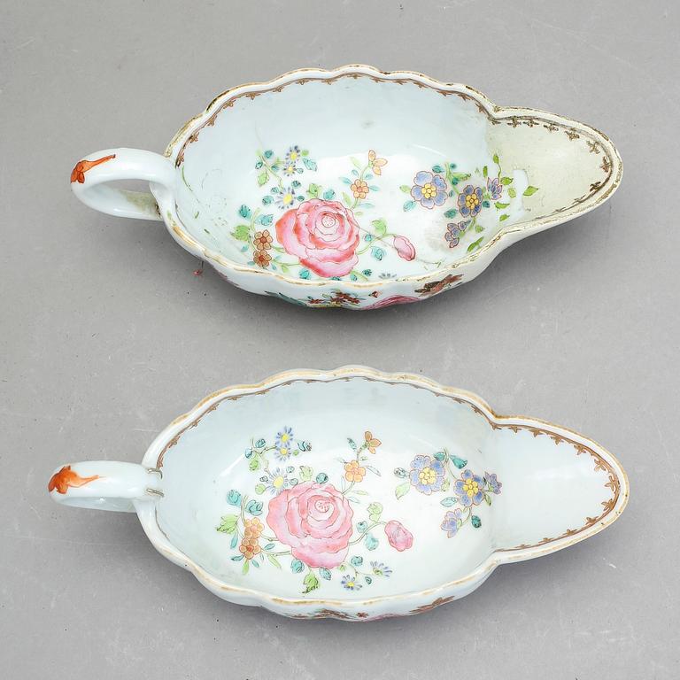 SÅSSNIPOR, ett par. Porslin, Kina, Qing dynastin, Qianlong, 1736-95.