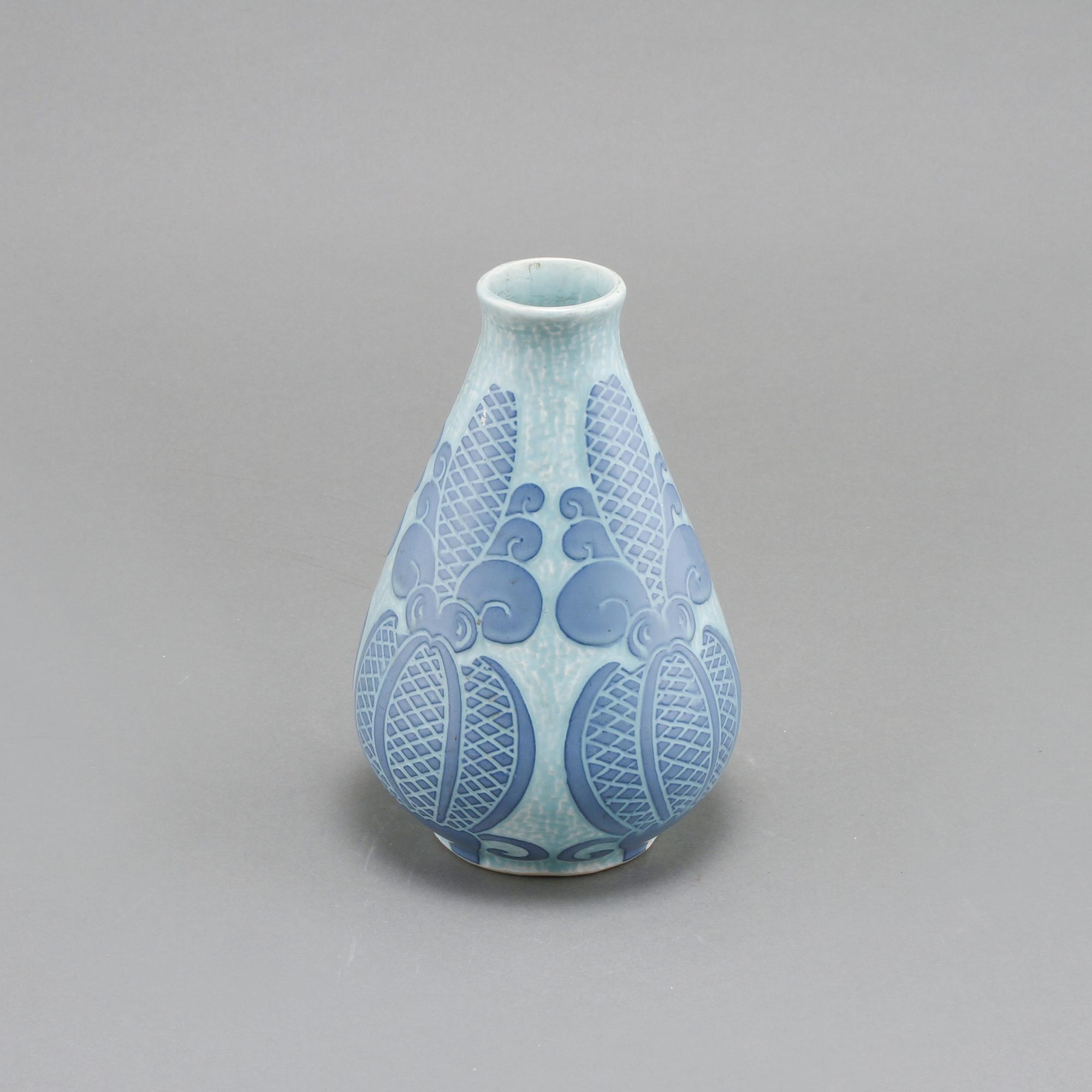 VAS, stengods, Josef Ekberg, Gustafsberg, signerad och daterad 1919?.