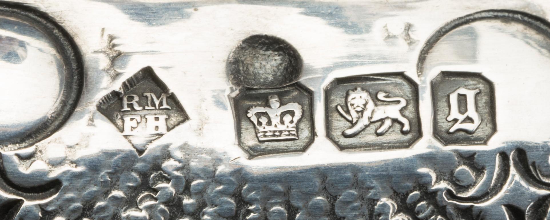 A SILVER VASE FROM SHEFFIELD, England, 19th century, weight ca 490g.