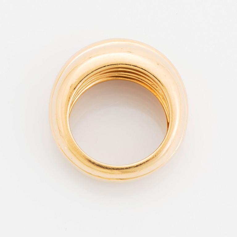 An 18K gold Cartier ring.