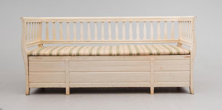 SOFFA, sengustaviansk, omkring år 1800.