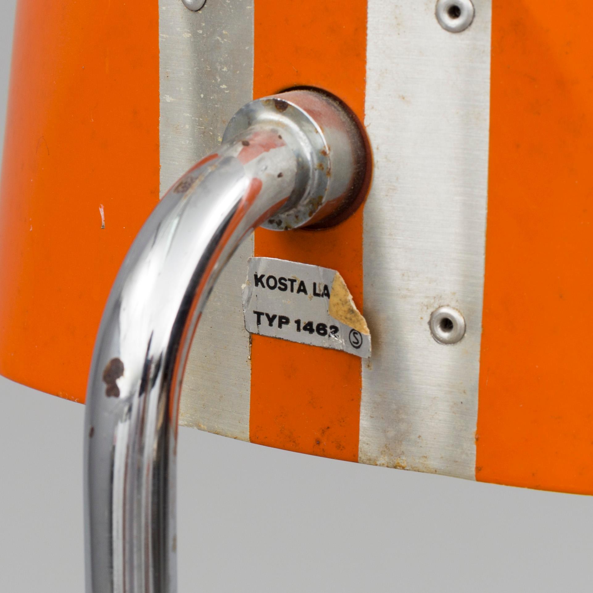 GOLVLAMPA, s.k. störtkrukan, metall, 1970-tal. Kosta.