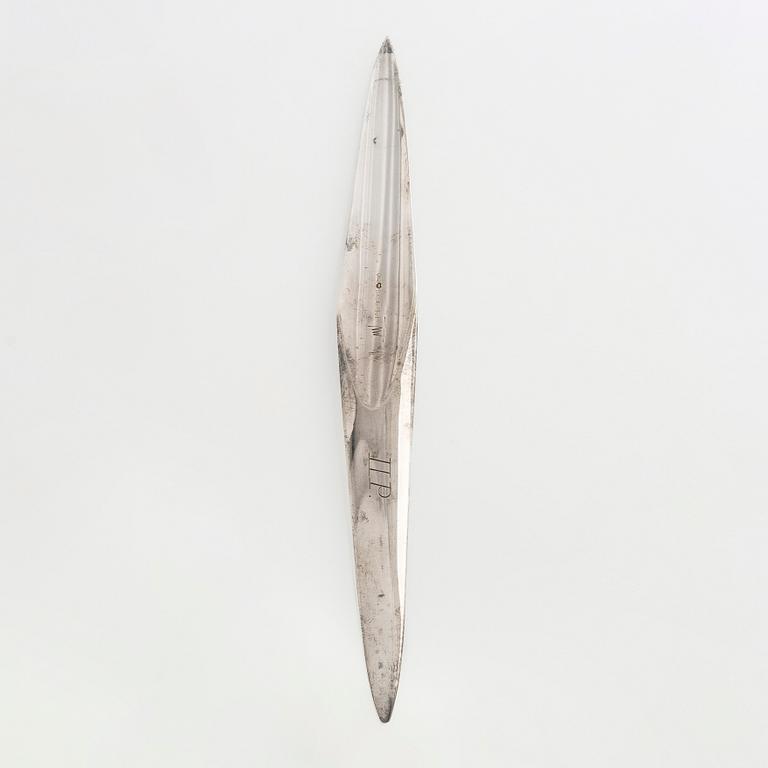 Tapio Wirkkala, A silver dish and letter knife, Kultakeskus Hämeenlinna 1960 and 1964.