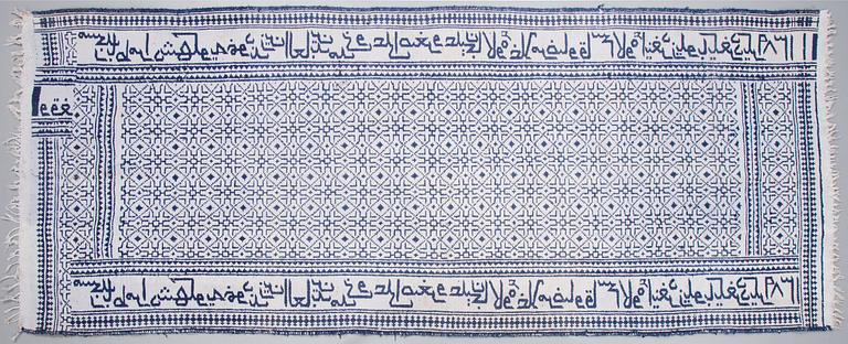 CARPET, ZILO. Flat weave. Cotton. 426 x 177,5 cm. Teheran, dated 1969.