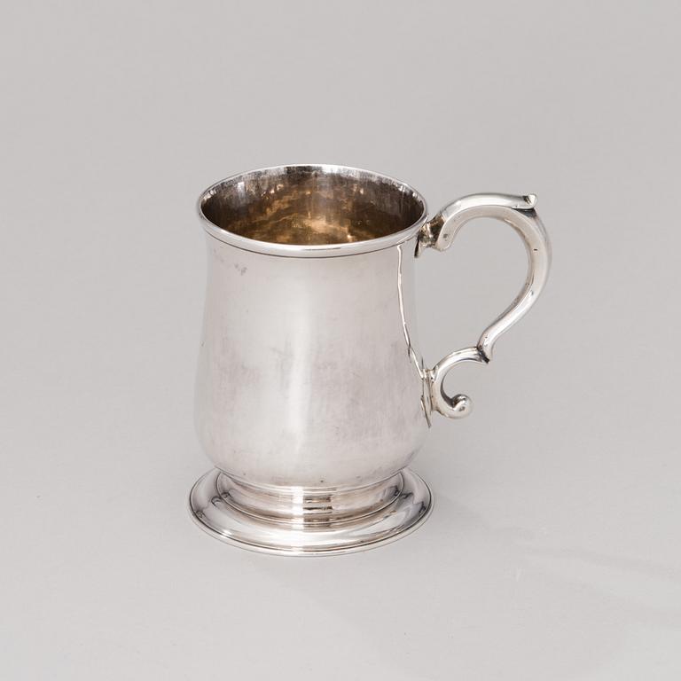 MUGG i sterling silver, stämplad JC, möjligen John Carman, London 1729.