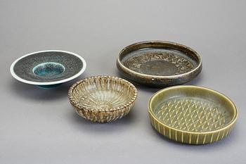 FAT, 4 st, stengods, Gunnar Nylund och Carl-Harry Stålhane, Rörstrand. Ett fat unikat.