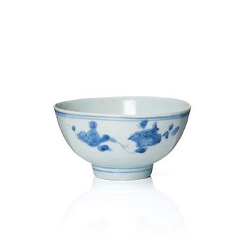 A blue and white 'Hatcher cargo' bowl, Ming dynasty, 17th Century.