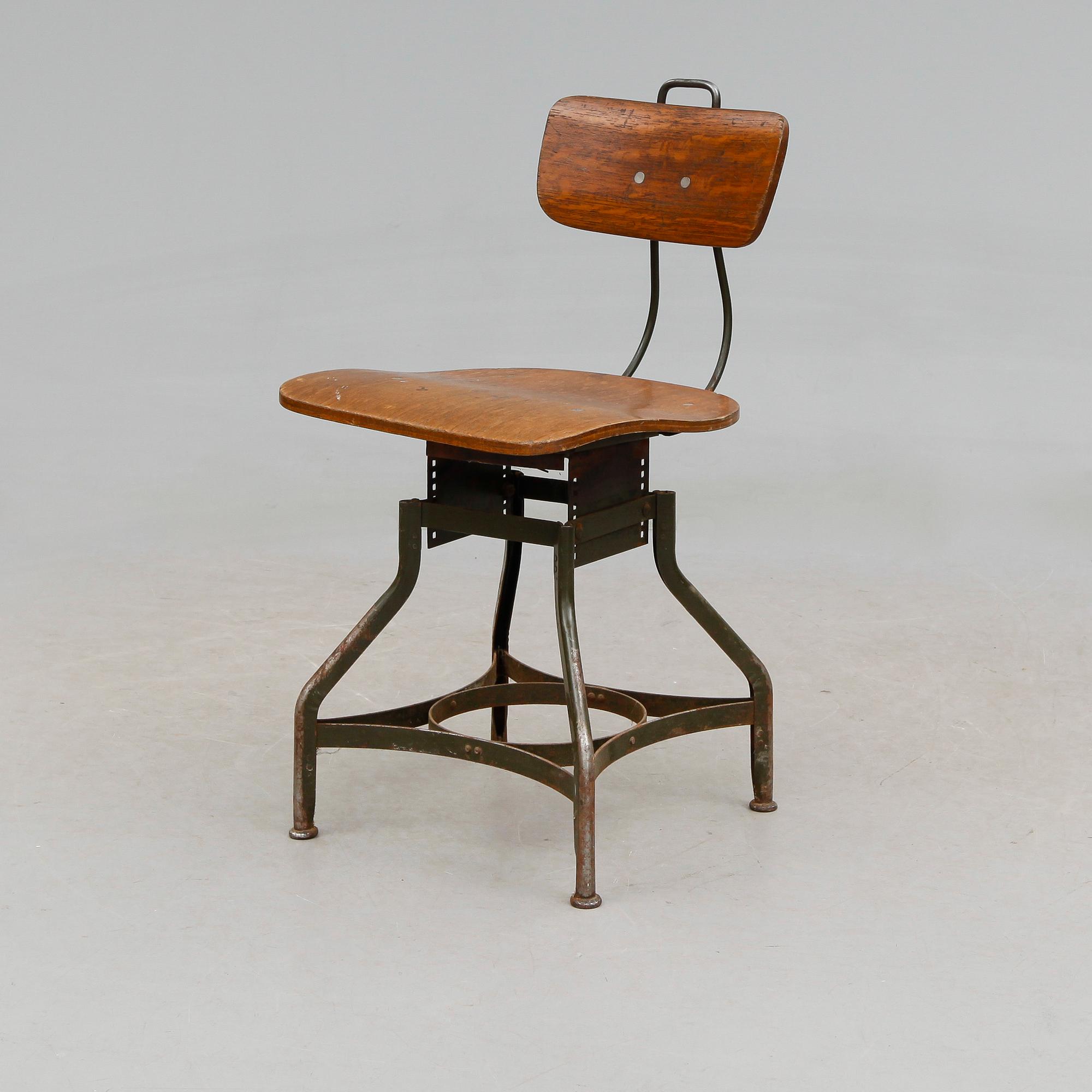 INDUSTRISTOL, 1900-talets första hälft.