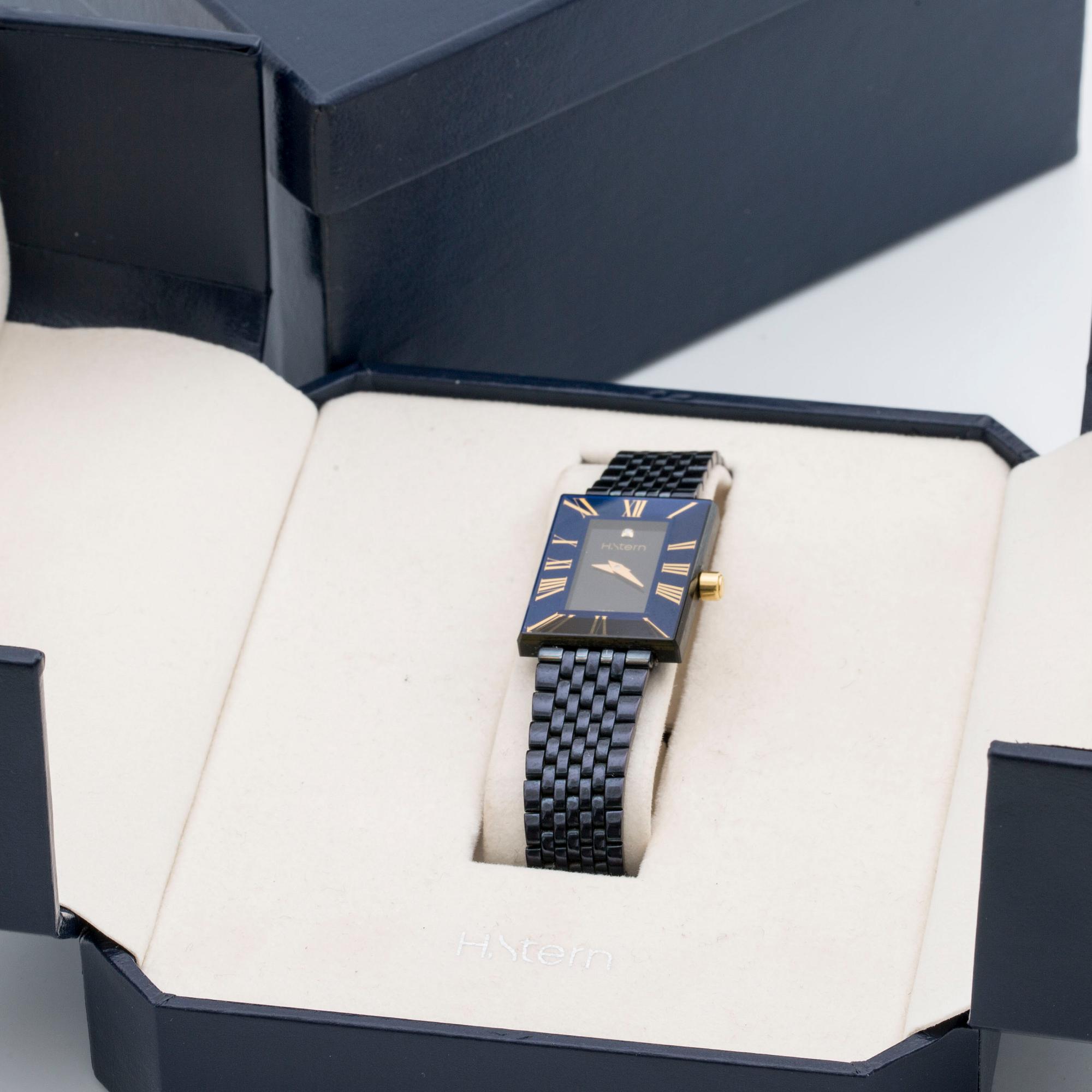 WRISTWATCH, H Stern, Sapphire collection, 19 x 25 mm, ceramik bracelet, original box, case and certificate.