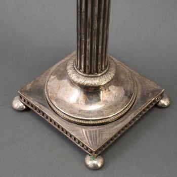 GULDSMEDSAKTIEBOLAGET (GAB), Ljusstakar, nysilver, Gustaviansk stil, 1900-talets första hälft.
