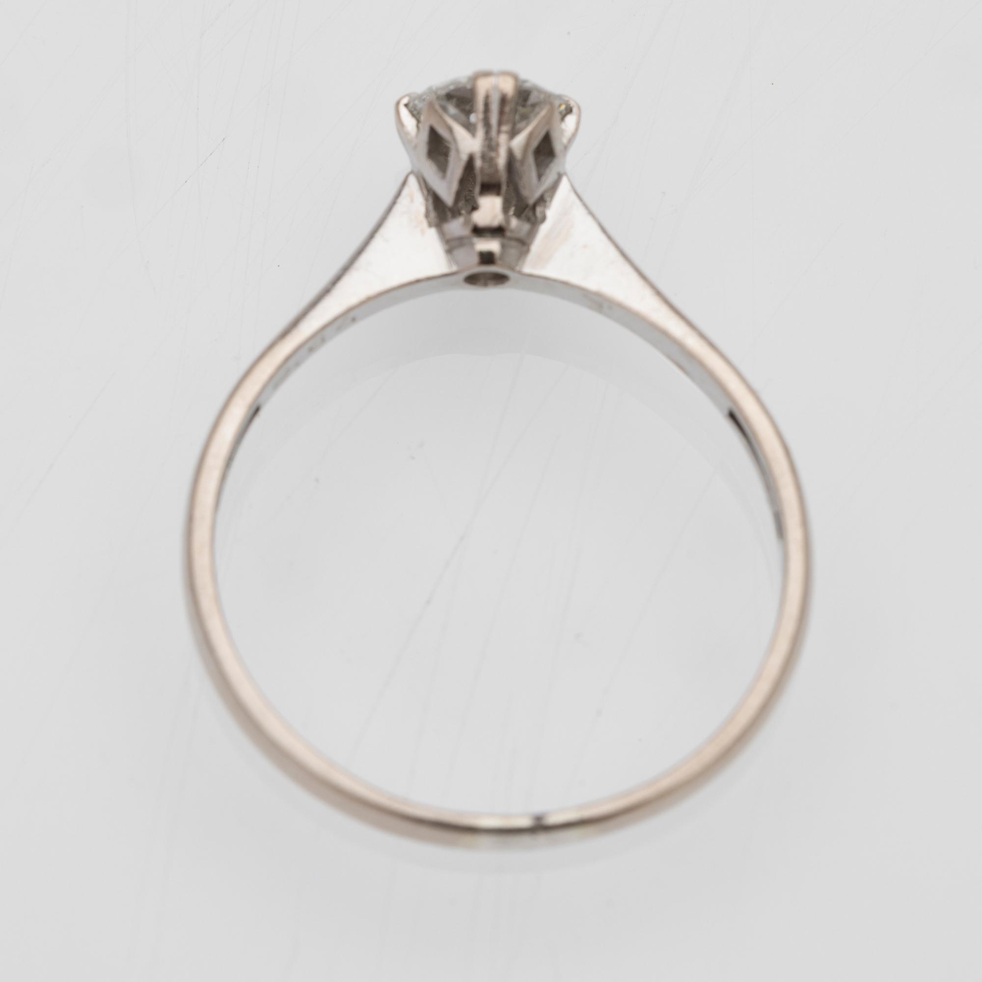 18K white gold solitaire ring with a diamond, G. Dahlgren & Co Malmö 1993.