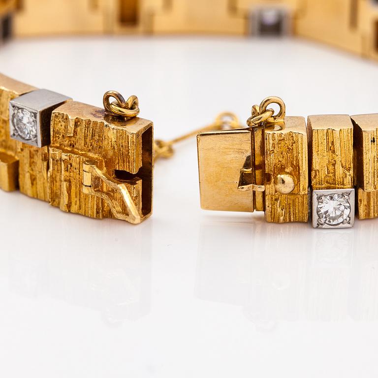 Björn Weckström, "Caroline", An 18K gold bracelet with diamonds ca. 1.20 ct in total. Lapponia 1984.