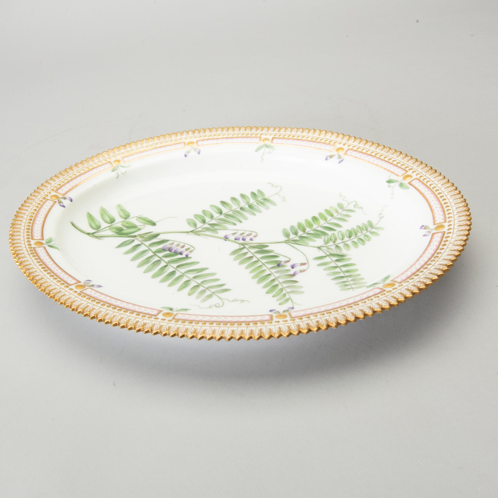 A 20th century Flora Danica Royal Copenhagen porcelain dish.