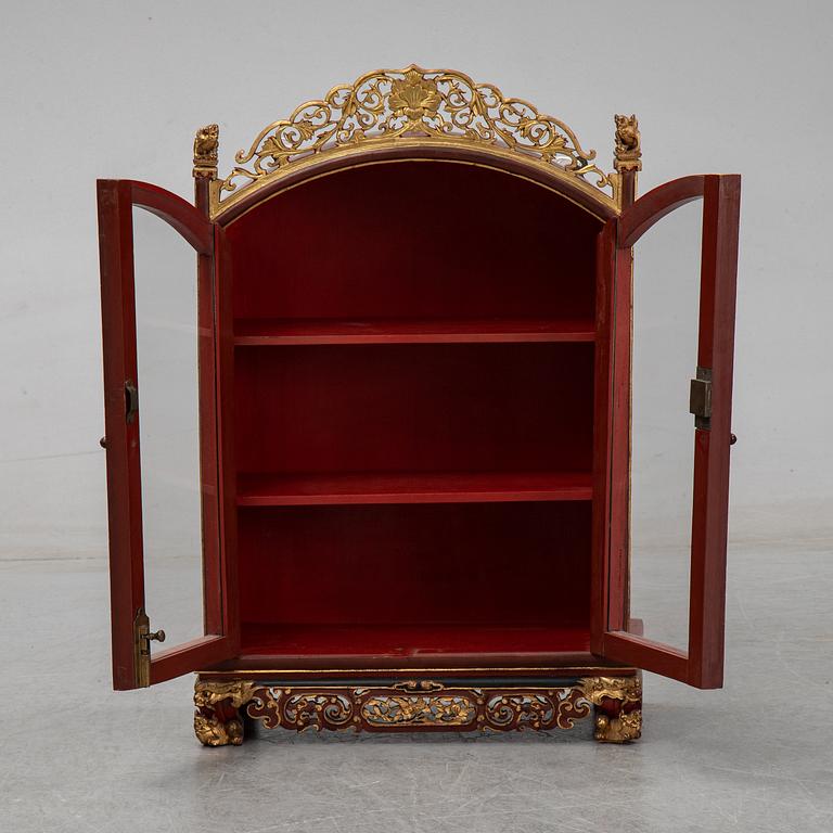 A chinese display cabinet, early 20th Century.