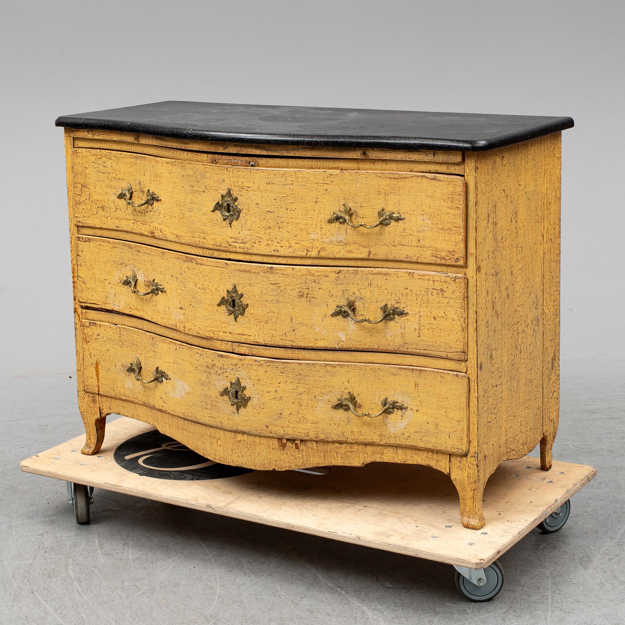 BYRÅ, rokokostil 1700-/1800-tal.