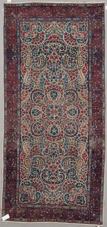 GALLERIMATTA, semiantik/old Kirman, ca 261x123 cm.