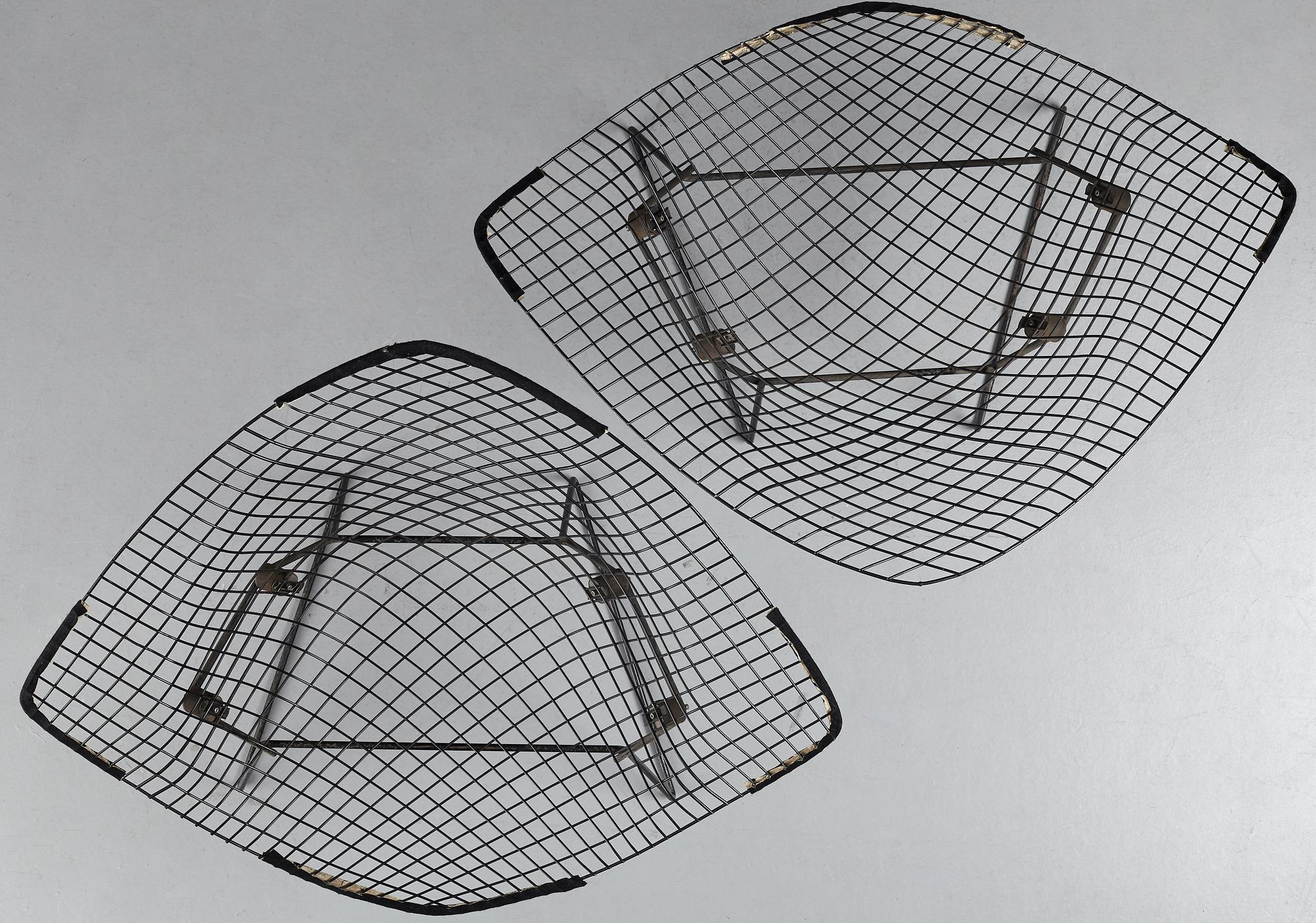 Harry Bertoia, a pair of "Wide Diamond" chairs, Knoll International, 1950-60's.
