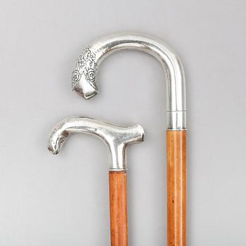 KÄPPAR, 2 st, med silverkryckor, 1900-talets första hälft.