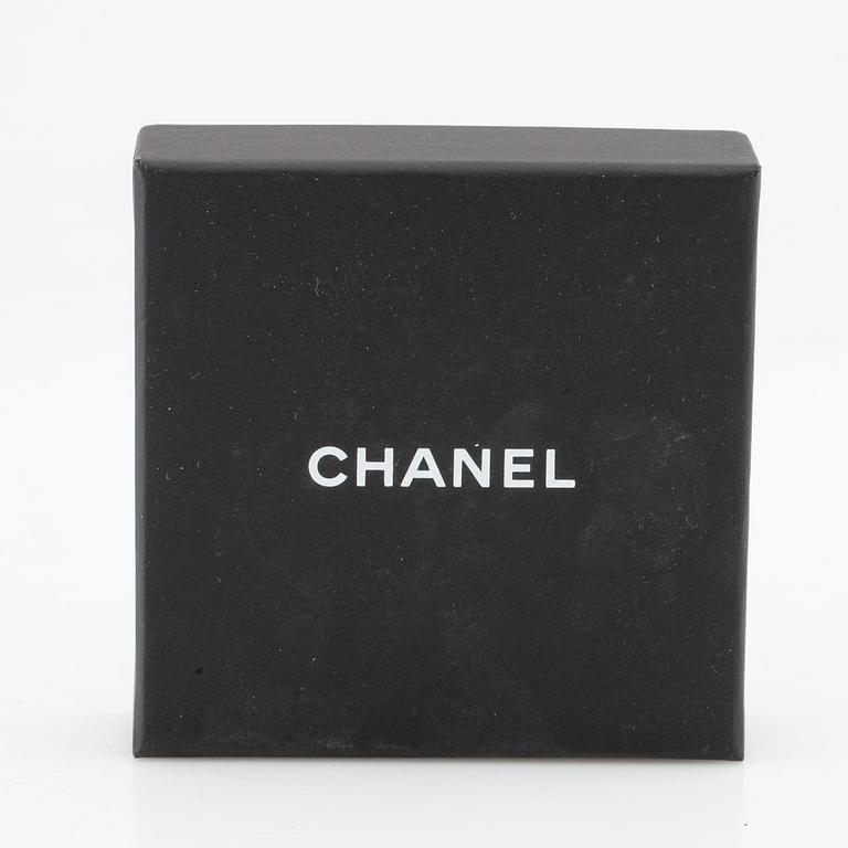 Chanel,.