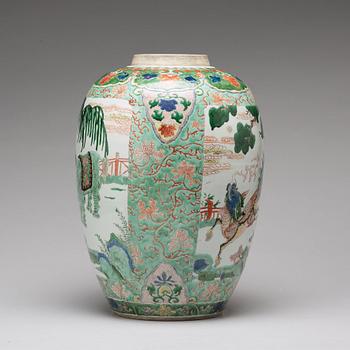 A large famille verte jar, Qing dynasty, Kangxi (1662-1722).