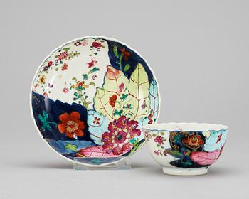 209. A polychrome tobacco leaf cup and saucer. Qing dynasty, Qianlong (1736-95).