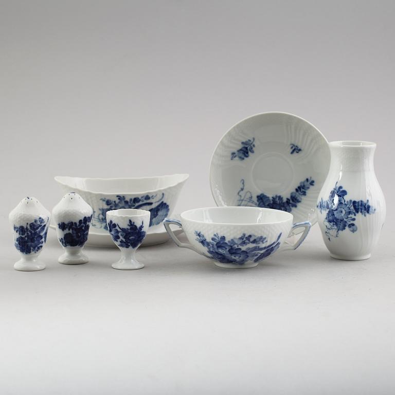 SERVISPORSLIN, 15 delar, porslin, "Blå Blomst", Royal Copenhagen.