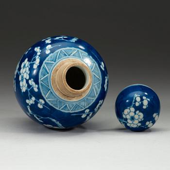 BOJAN med LOCK, porslin. Qingdynastin 1700-tal.