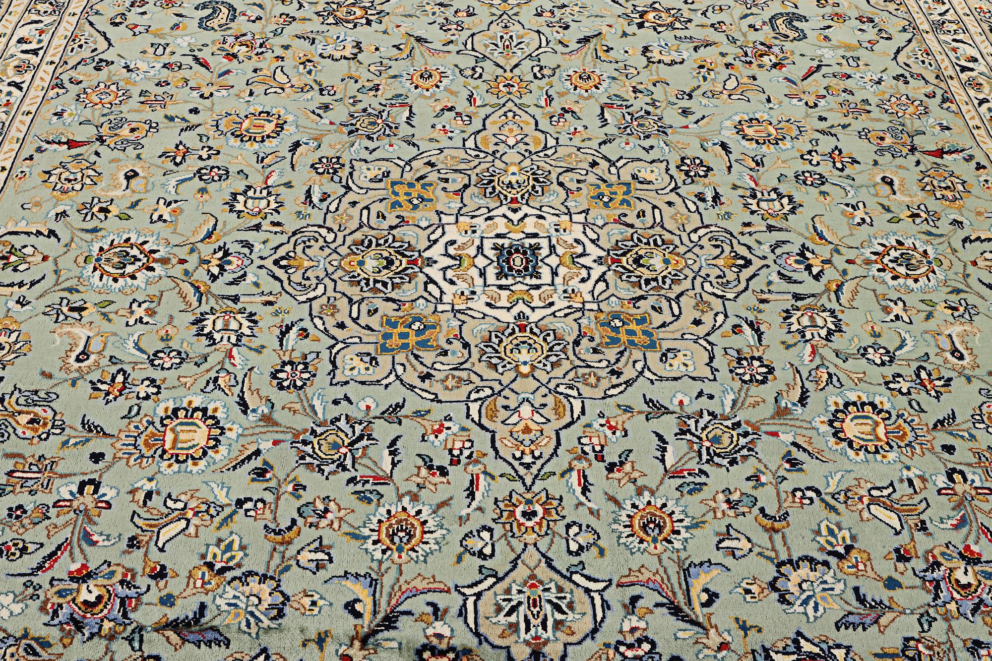 A Kashan carpet, c. 402 x 293 cm.