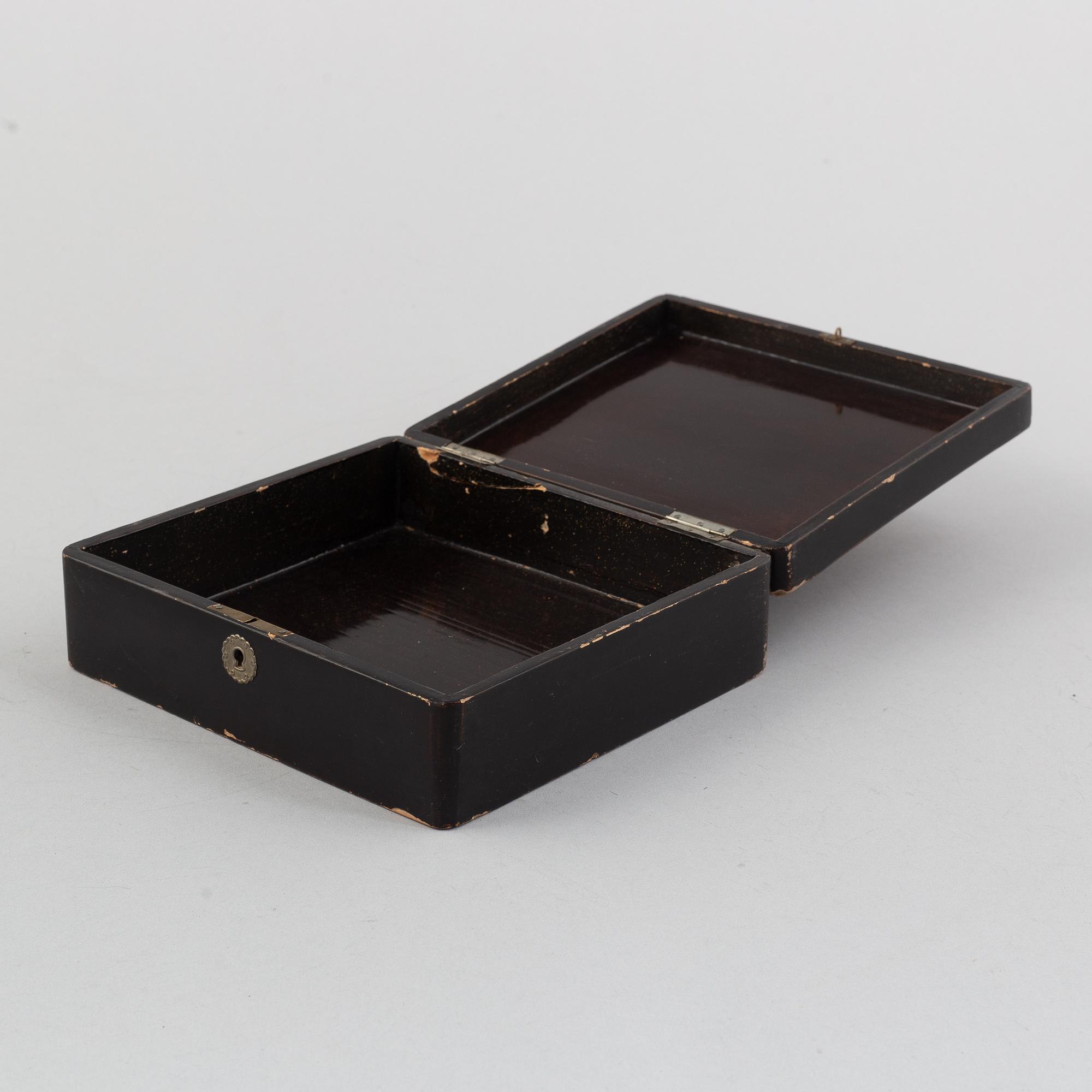 Two Japenese lacquer boxes, Meiji (1868-1912).