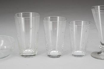 GLASSERVIS, ca 90 delar. 1900-tal.