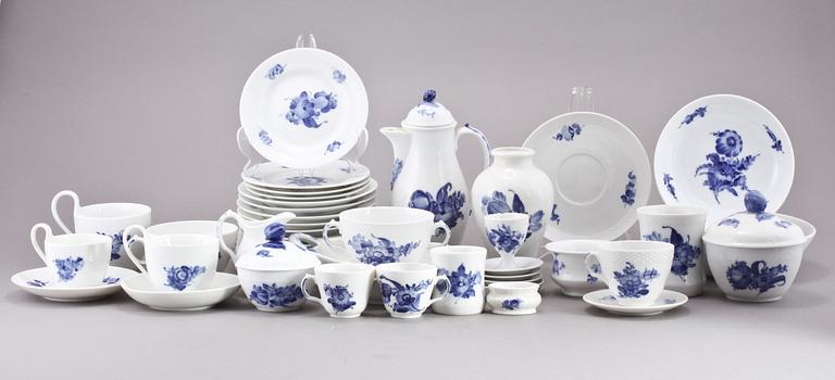 SERVISDELAR, 51 st, porslin, "Blå blomst", Kongl Dansk.