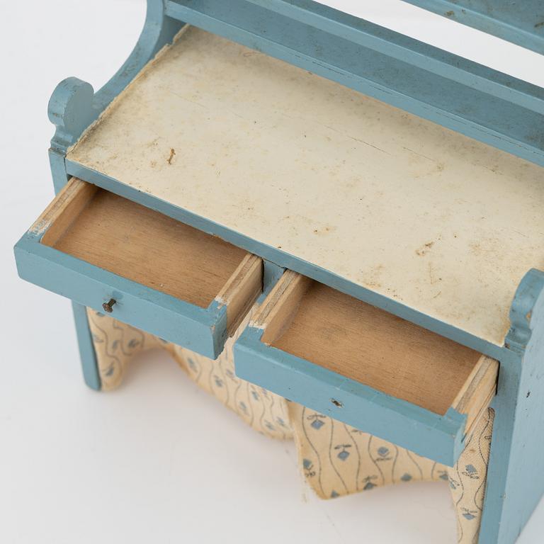 A lot of 14 pieces of doll house furniture by Nolbyn Värmländskt hantverk, 20th century.