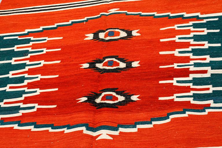 A KILIM VERAMIN, 200 x 118 cm.