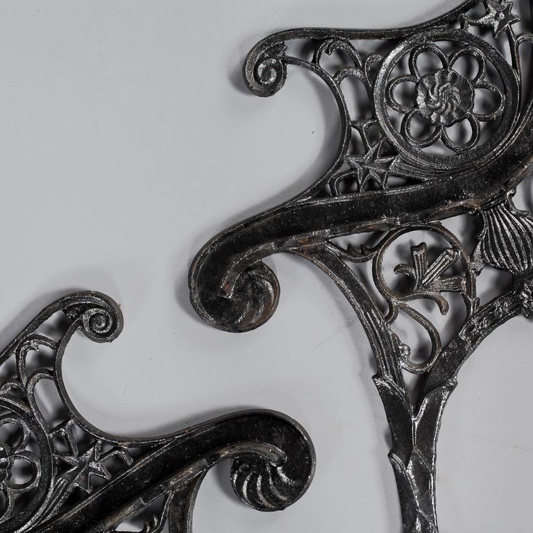 SOFFGAVLAR, ett par, gjutjärn, 1900-talets fjärde kvartal.