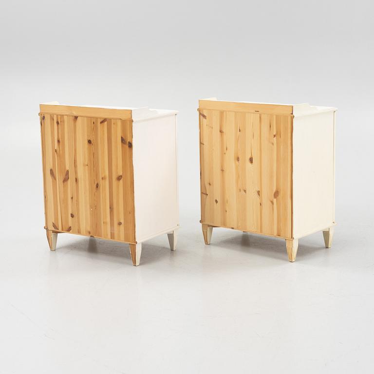 Sängbord-/skåp, ett par, Gustaviansk stil, 1900-talets andra hälft.