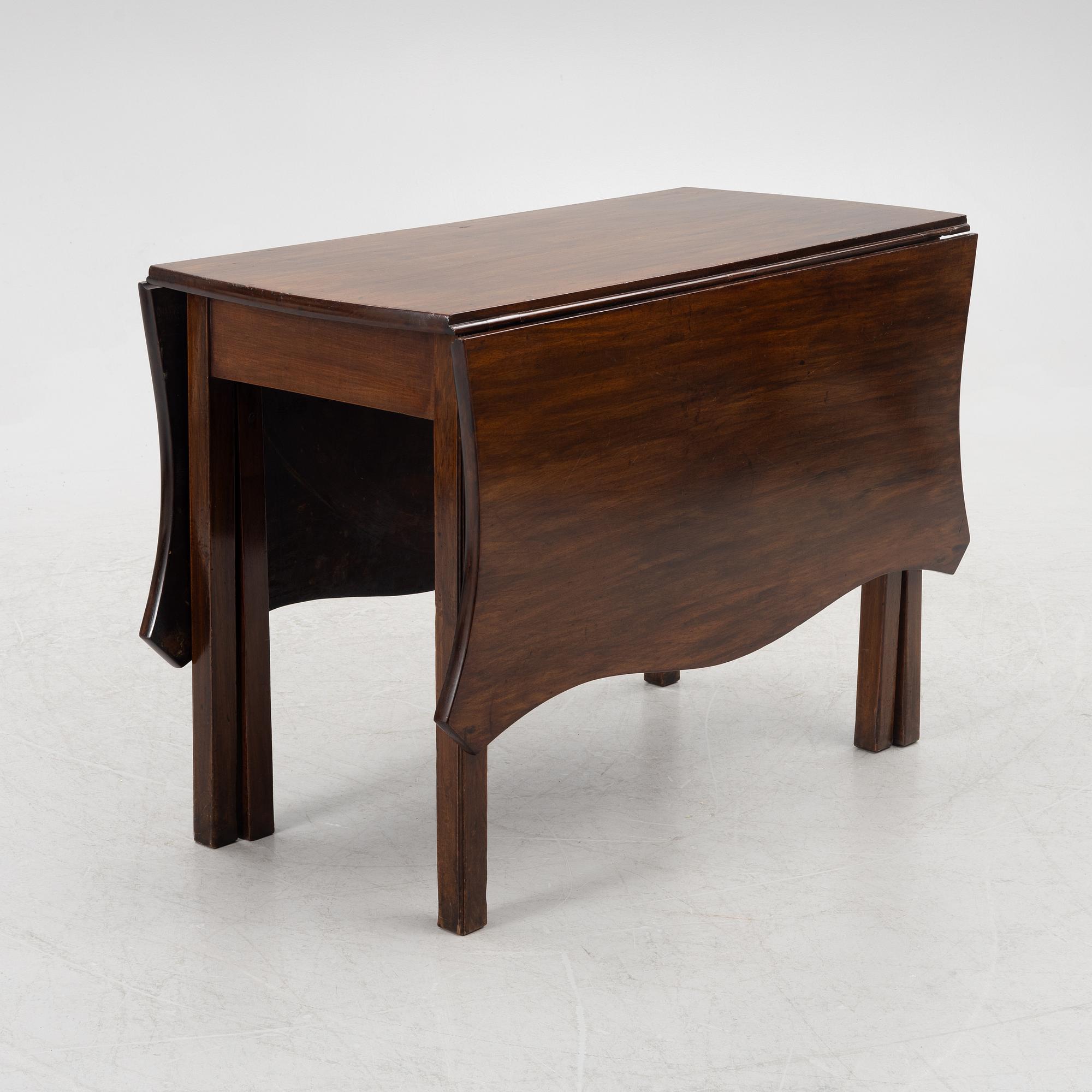 Drop-leaf table, England, 19th Century.